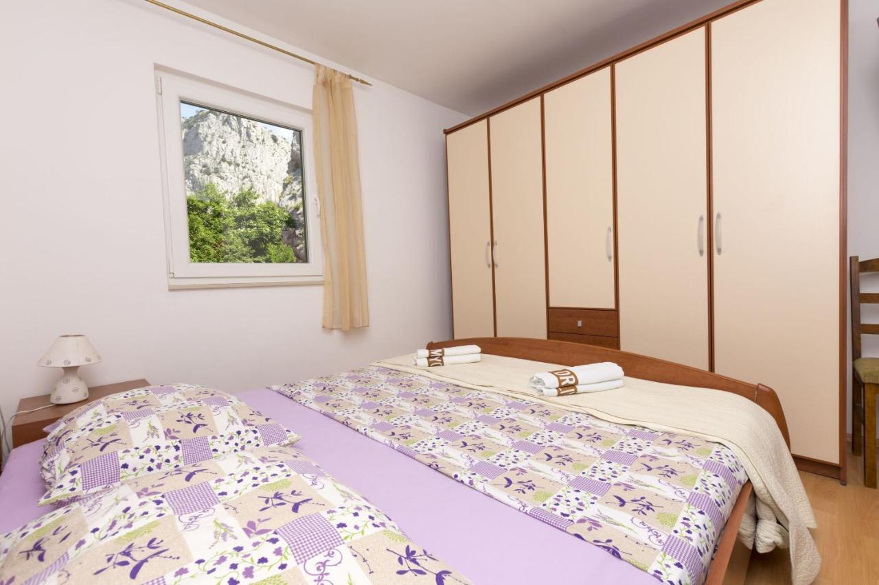 Apartments Mira Omis Exterior photo