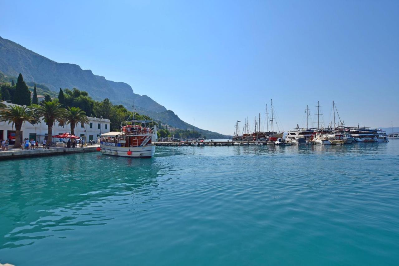 Apartments Mira Omis Exterior photo