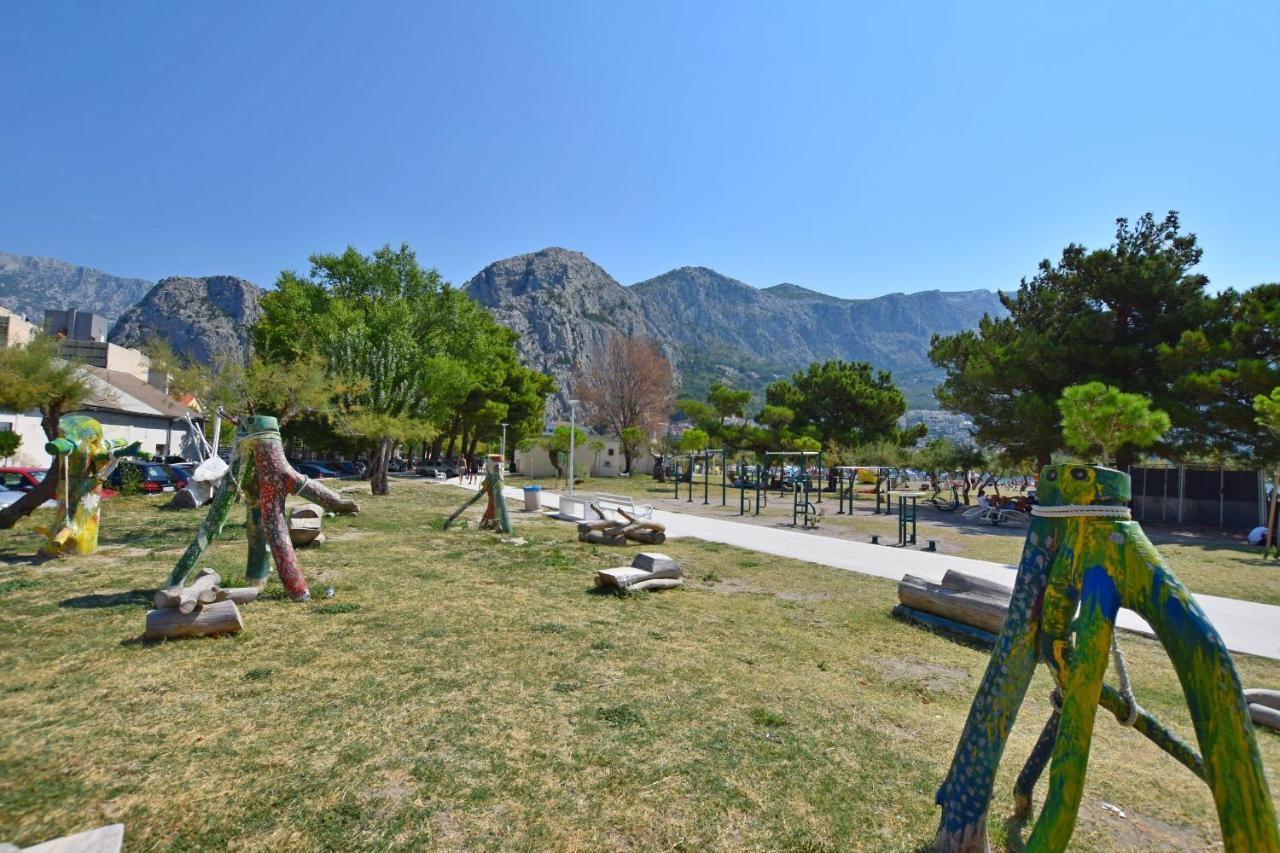 Apartments Mira Omis Exterior photo